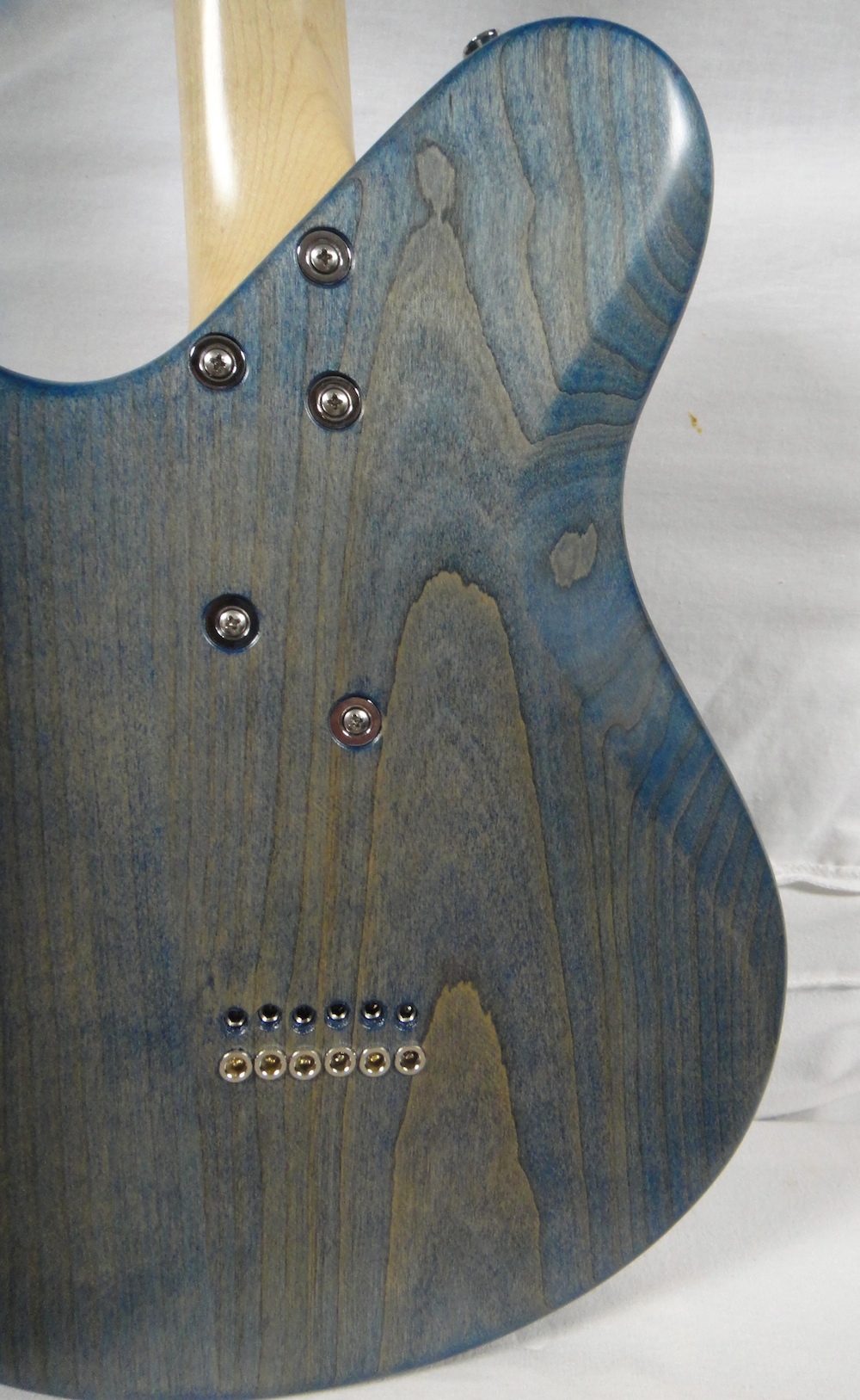 neoclassic-blue-back