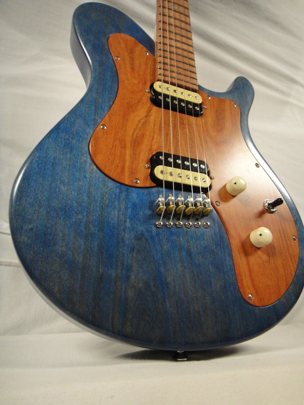 neoclassic-blue-front-zoom